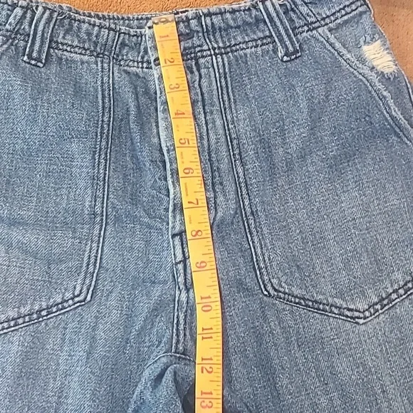 Free People Medium Wash Blue Button Fly High Rise Baggy Shorts Women's Size 4 - Picture 7 of 12